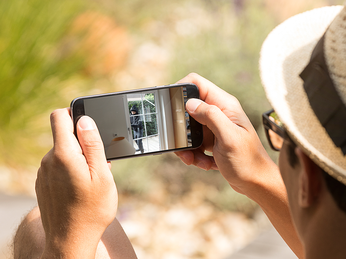 Cell phone display shows burglary