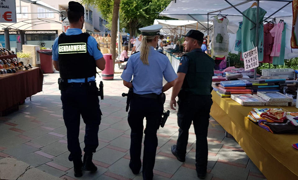 Streife auf dem Wochenmarkt in Paguéra