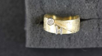 Ring aus Gold von oben