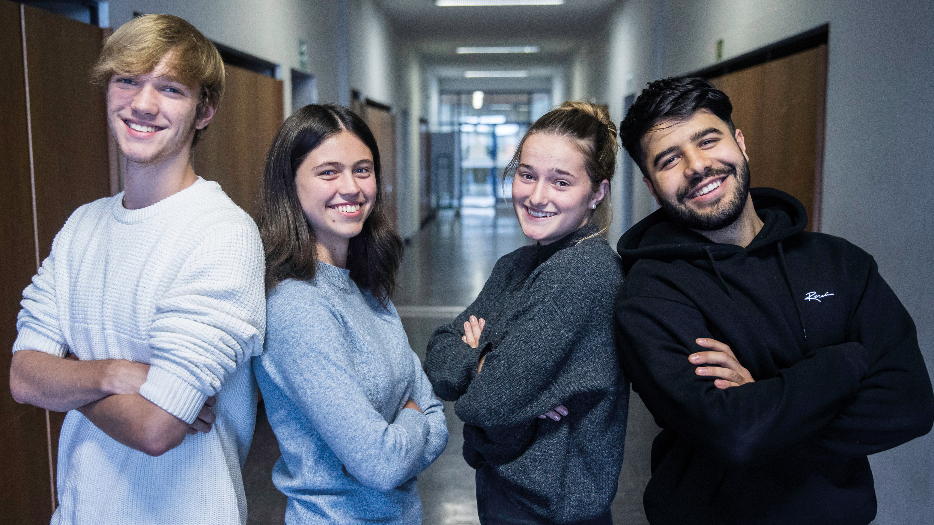 Julian, Lea, Adriana und Ramin sind vier von 31 Schülerinnen und Schülern im Modellversuch.