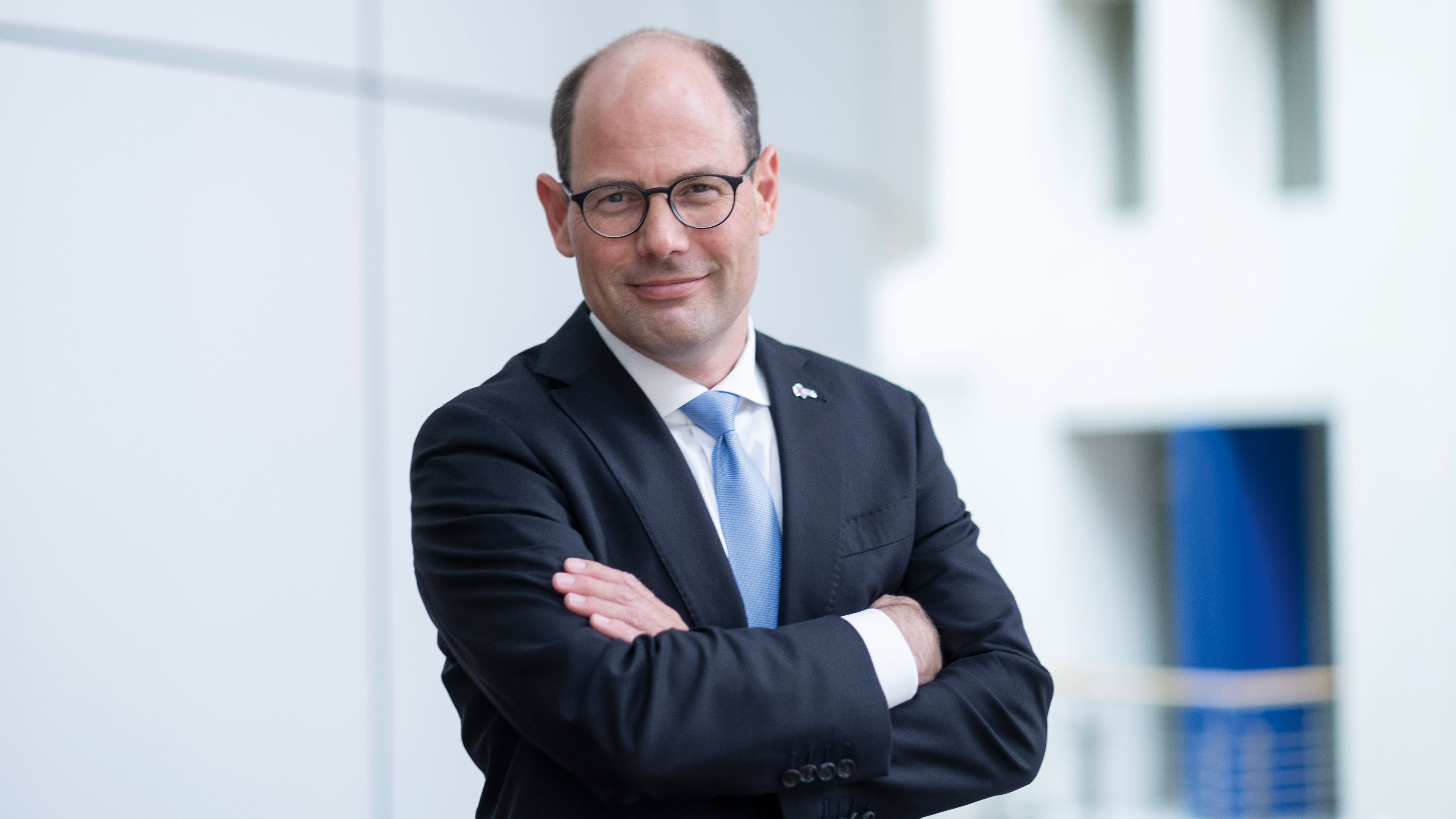 Gerrit Weber in front of a white background