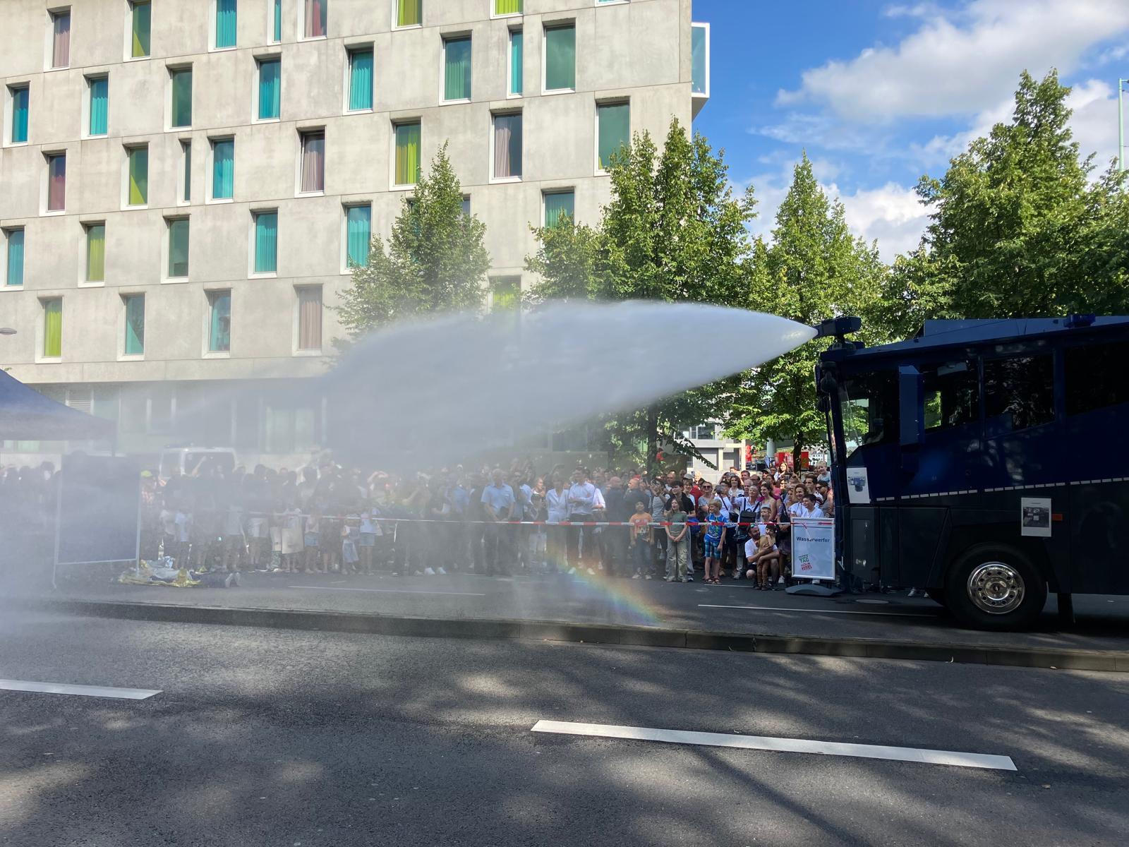 Vorführung Wasserwerfer 10.000