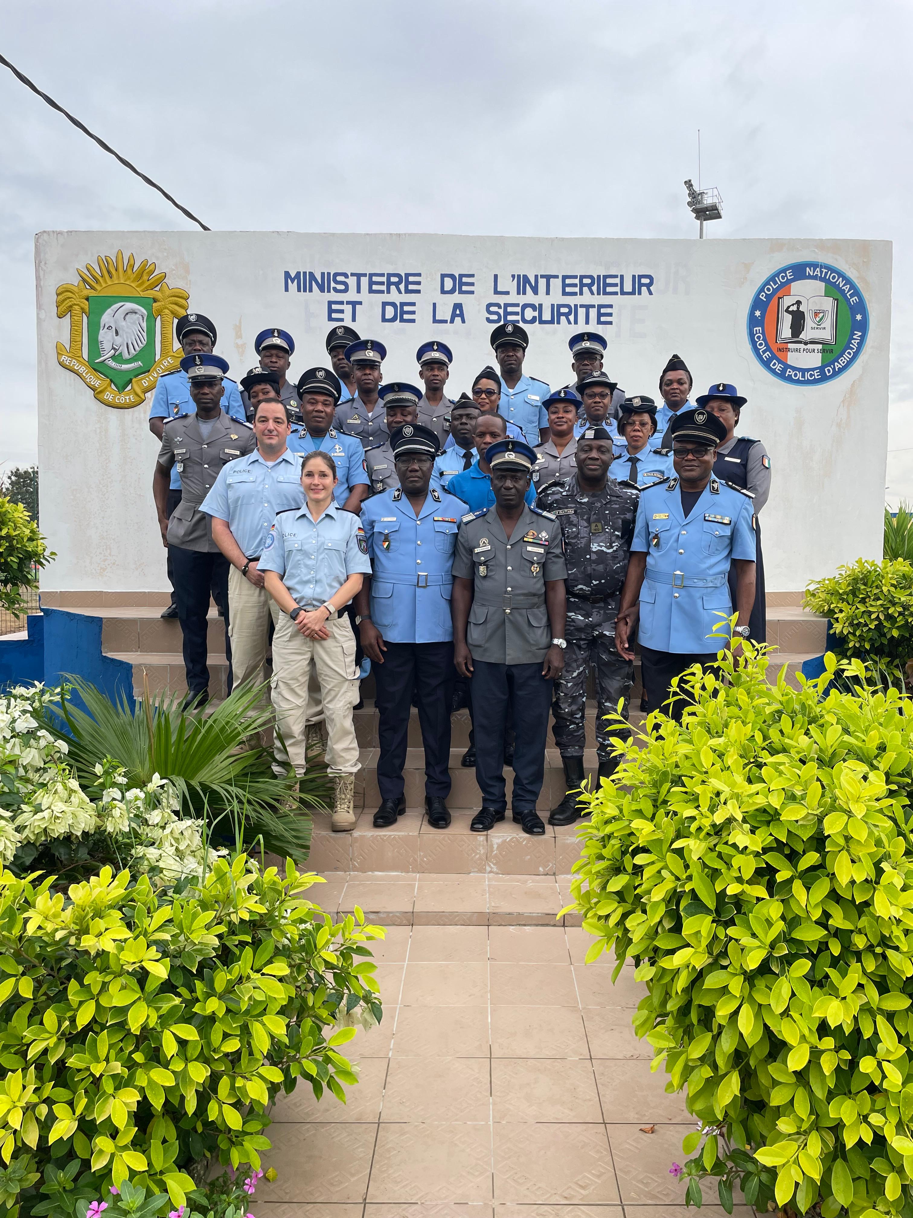 Gruppenfoto der LAFP-Trainer gemeinsam mit den ivorischen Kolleginnen und Kollegen