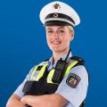 Polizistin in Uniform