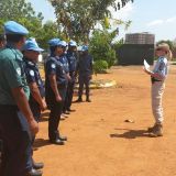 UN-Mission UNMISS im Südsudan: die nordrhein-westfälische Polizistin Anne Dicks im Gespräch mit lokalen Polizeikräften