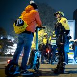 "BAO ROADPOL“ in Köln: 80 Verkehrspolizistinnen und -polizisten legten ein Augenmerk auf E-Scooter-Fahrer, bei denen die Unfallzahlen drastisch zunehmen.