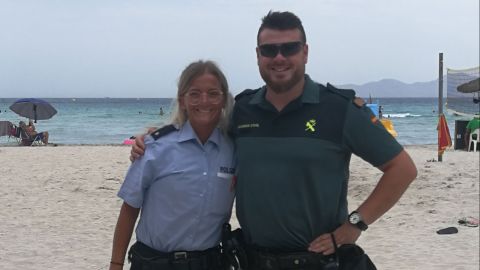 Fußstreife am Strand (Playa de Muro)