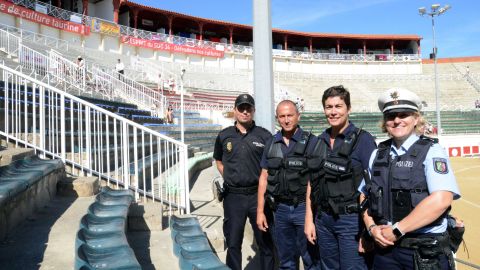 Unterstützung bei der Überprüfung des Gebäudes vor Öffnung der Arena