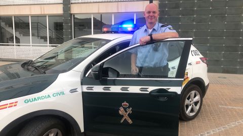 Ein Streifenwagen der Guardia Civil vor der Hauptwache in Ibiza Stadt.