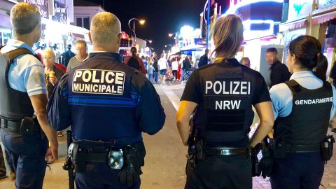 Fußstreife mit der "Police municipale" auf der Feiermeile