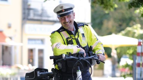 Zweckmäßiges Verkehrsmittel im Oberbergischen: Stefan Willmes ist oft mit dem E-Bike unterwegs