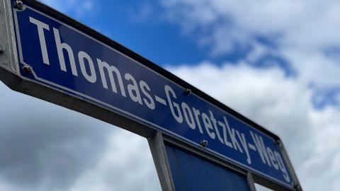 Thomas-Goretzky-Weg, Straßenschild