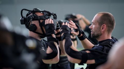 Calibration: The sensors on the body and the VR goggles must be individually adjusted at the start of training.