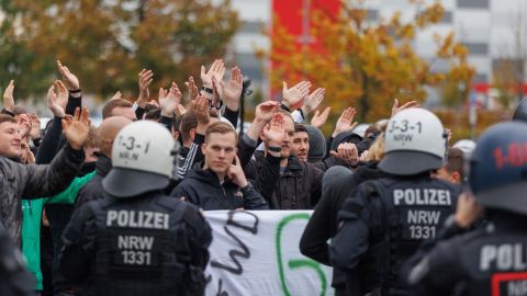 The fake fans were deployed so that the colleagues from the Ruhr region, Bielefeld and Münster could practise their respective tasks.