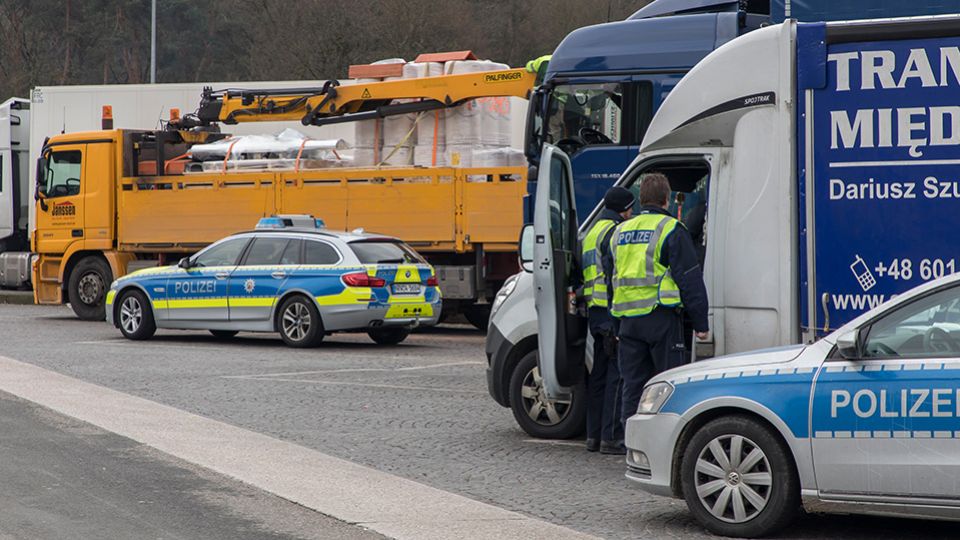 NRW police carry out targeted checks on trucks and buses