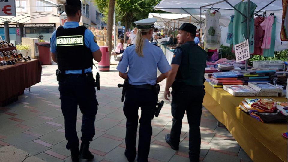 Streife auf dem Wochenmarkt in Paguéra