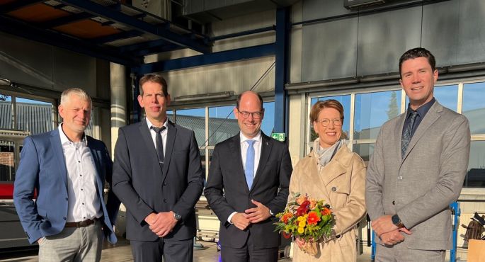 v.l.n.r.: Herr Christhard Wendt (stellvertr. Geschäftsführer Siemer Jachtservice Hunte-Ems GmbH), Herr Alexander Siemer (Geschäftsführer Siemer Jachtservice Hunte-Ems GmbH), Herr Ministerialdirigent Gerrit Weber (Abteilungsleiter der Polizei im Innenministerium), Frau Alexandra Dorndorf (Polizeipräsidentin Münster), Herr Alexander Dierselhuis (Polizeipräsident Duisburg)